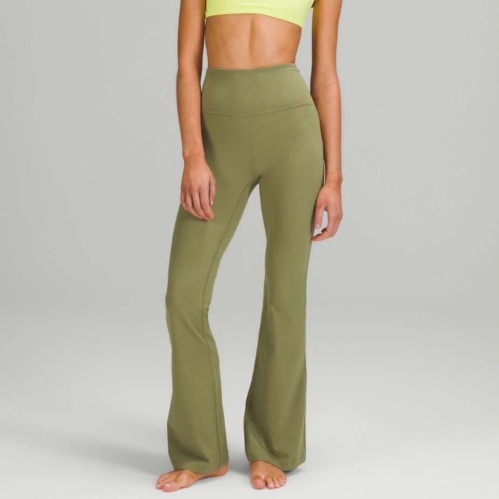 LULULEMON Groove Super-High-Rise Flared Pant Nulu
Bronze Green size 4